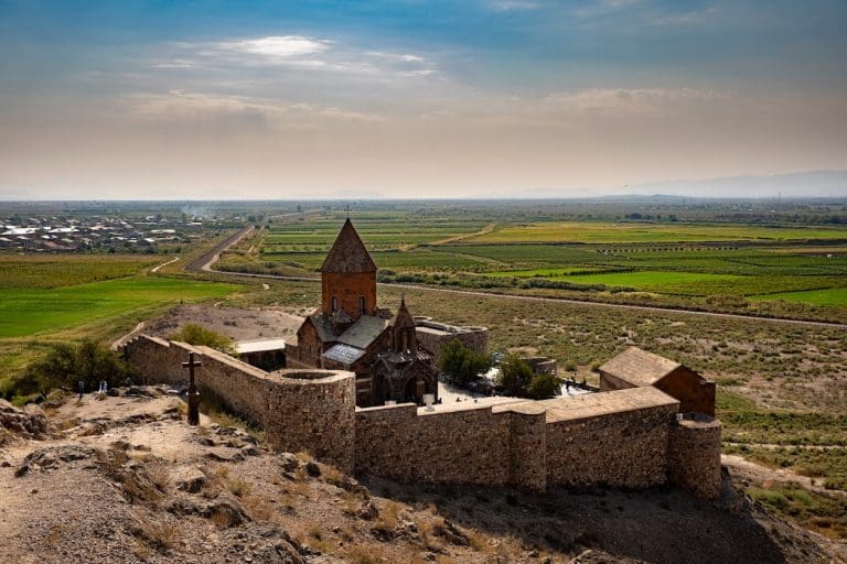 Khor Virap, Echmiadzin y el Ereván nocturno (12)