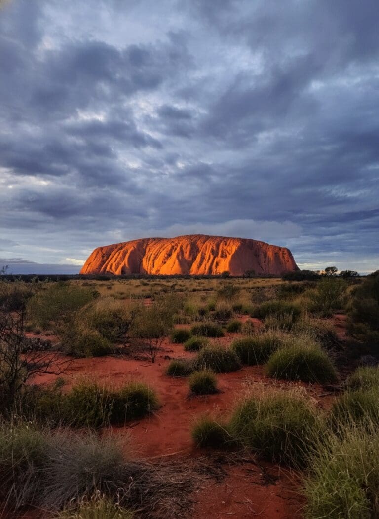 Uluru con bebé: lluvia, madrugadas y el amanecer más impresionante del viaje (Días 8, 9 y 10)